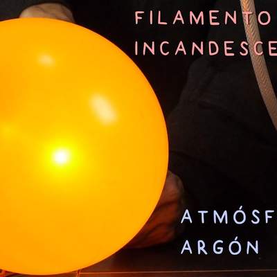 Filamento Incandescente en Atmósfera Inerte. Bombilla con Globo de Argón. Filamento Incandescente en Atmósfera Inerte. Bombilla con Globo de Argón.
