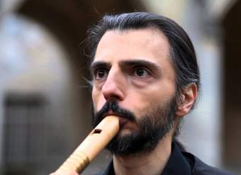 François Lazarevitch plays "Doen Daphne D'over Schoone Maeght" - Jacob van Eyck François Lazarevitch plays "Doen Daphne D'over Schoone Maeght" - Jacob van Eyck