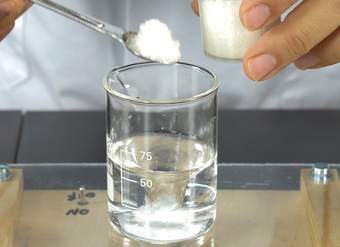 Medir la Solubilidad de la Sal en Agua. Experimento. Medir la Solubilidad de la Sal en Agua. Experimento.