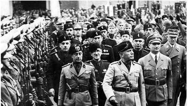 Totalitarismos y Democracia Totalitarismos y Democracia