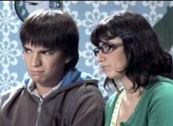 Serie educativa En Familia, capítulo ¿Y el contrato? - Sernac Serie educativa En Familia, capítulo ¿Y el contrato? - Sernac