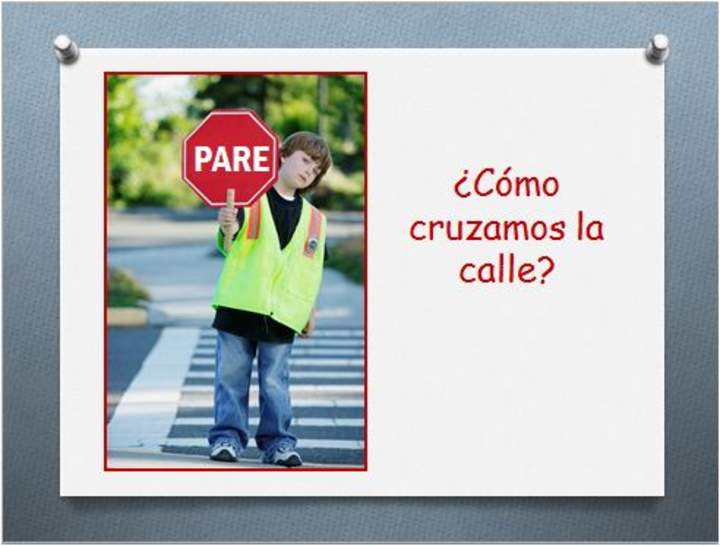 Cruzando la calle Cruzando la calle