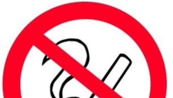 Signo internacional prohibido fumar Signo internacional prohibido fumar