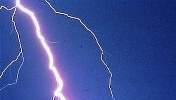 Descarga eléctrica de un rayo Descarga eléctrica de un rayo