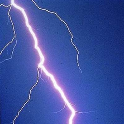 Descarga eléctrica de un rayo Descarga eléctrica de un rayo