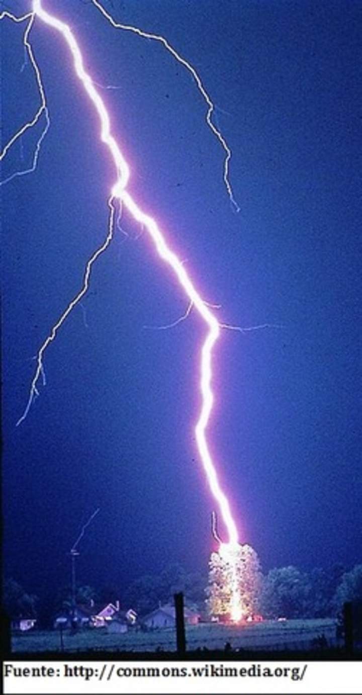 Descarga eléctrica de un rayo Descarga eléctrica de un rayo