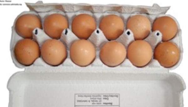 Caja de cartón con huevos Caja de cartón con huevos