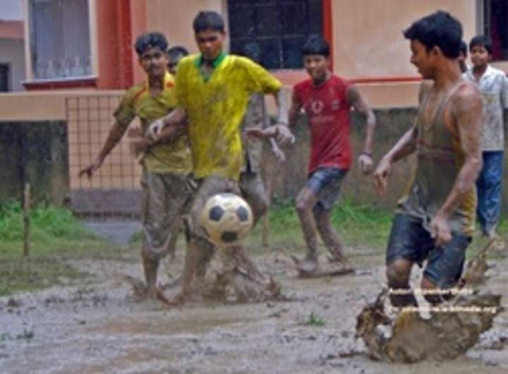 Fútbol bajo la lluvia Fútbol bajo la lluvia