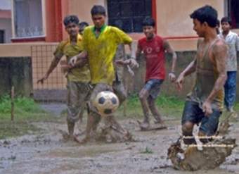 Fútbol bajo la lluvia Fútbol bajo la lluvia