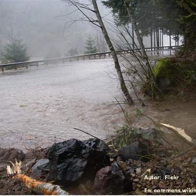 Inundación por salida de río Inundación por salida de río