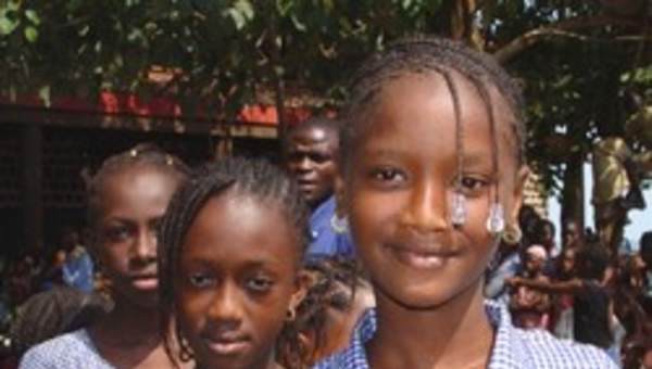 Niñas de Guinea Niñas de Guinea