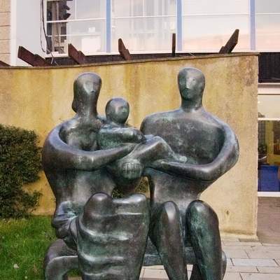 Grupo Familiar de Henry Moore Grupo Familiar de Henry Moore