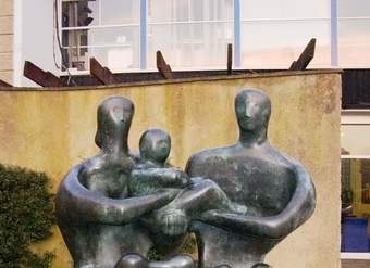 Grupo Familiar de Henry Moore Grupo Familiar de Henry Moore