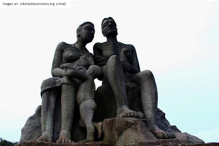 Escultura familia Escultura familia