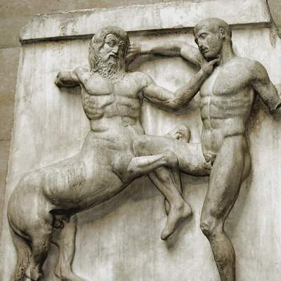 Centauro peleando con un lapita Centauro peleando con un lapita