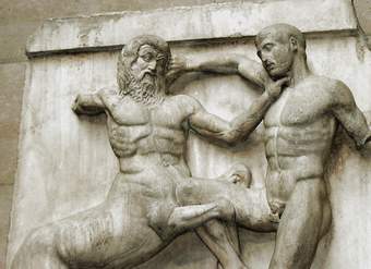 Centauro peleando con un lapita Centauro peleando con un lapita