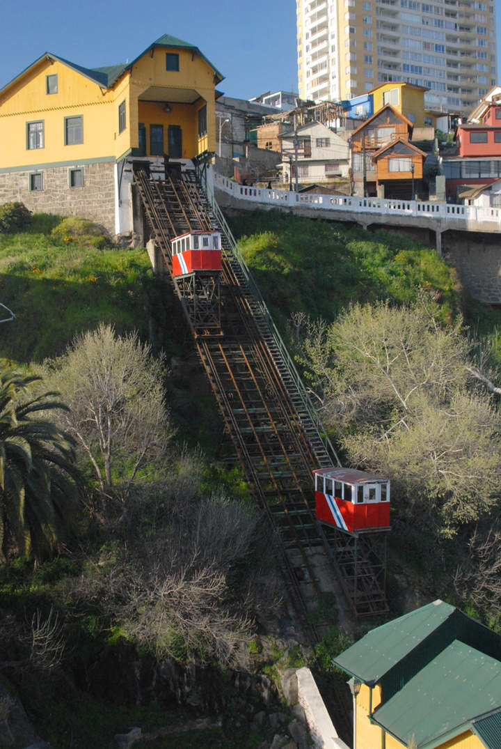 Ascensor cerro Barón, Valparaíso Ascensor cerro Barón, Valparaíso