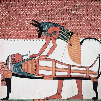 Anubis junto a la momia de Sennedjem Anubis junto a la momia de Sennedjem