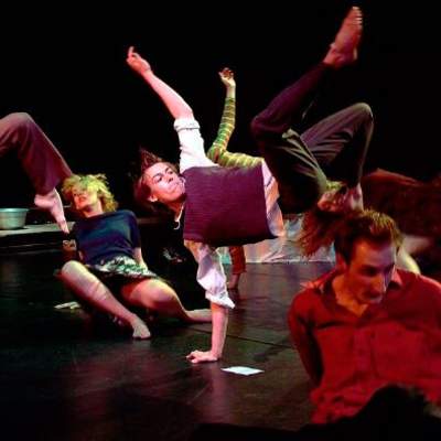 Escena de una obra de teatro II Escena de una obra de teatro II