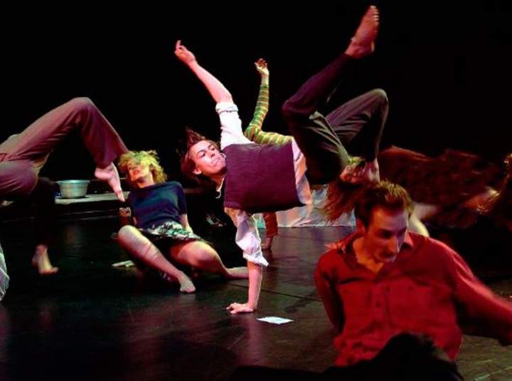 Escena de una obra de teatro II Escena de una obra de teatro II