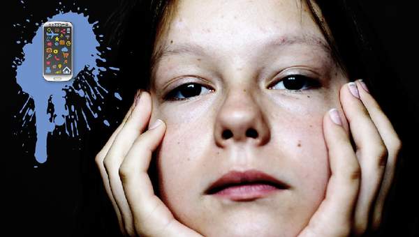 Afiche publicitario de un celular Afiche publicitario de un celular