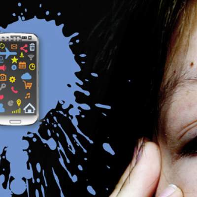 Afiche publicitario de un celular Afiche publicitario de un celular