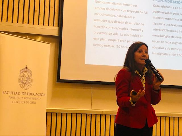 Coordinadora de la UCE visita la PUC