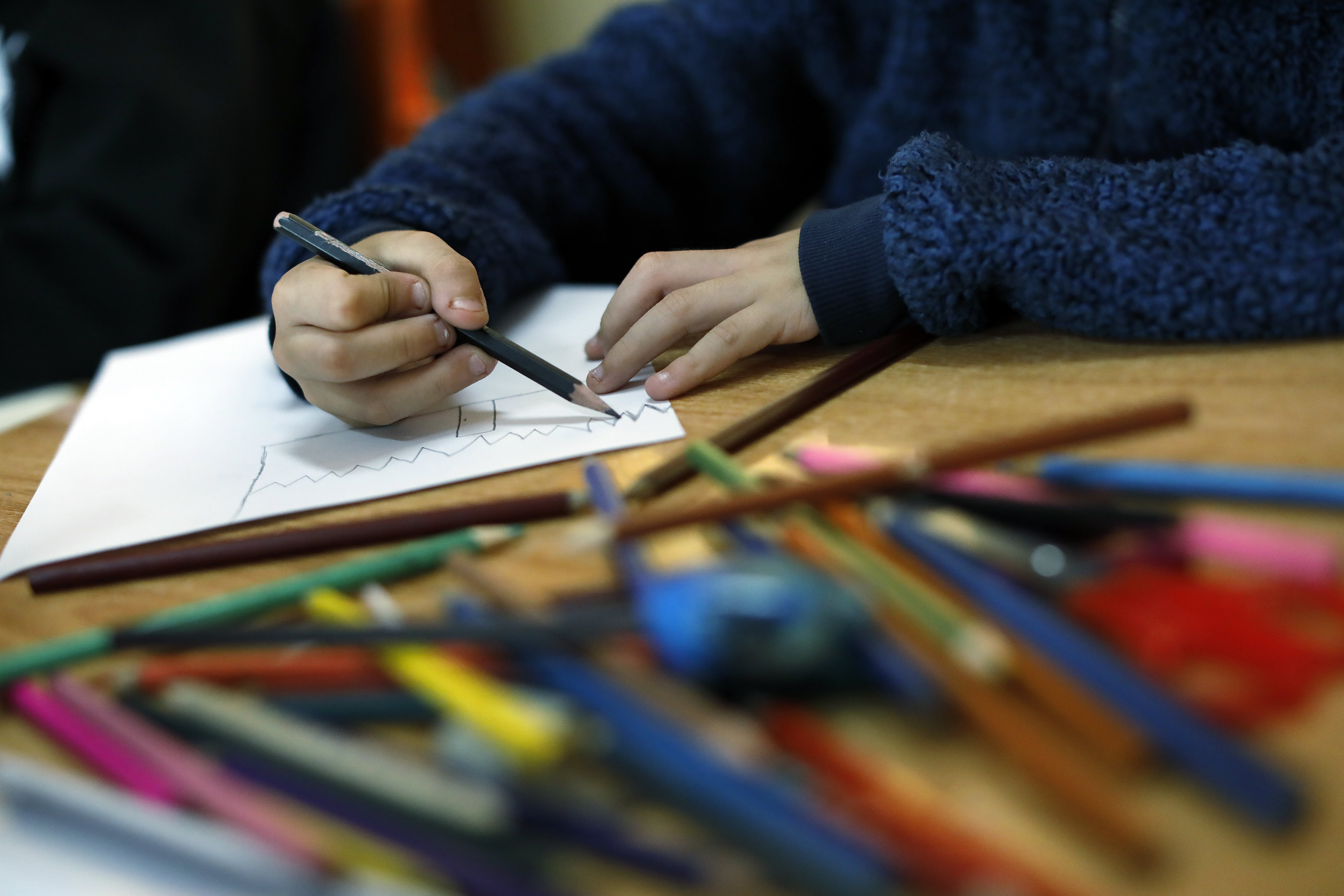 Estudiante dibujando